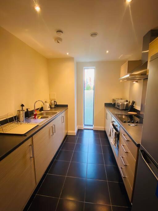 Beautiful And Modern 2 Bedroom Flat In Colindale エッジウェア エクステリア 写真